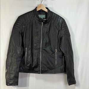 🍾Black Leather Motorcycle Jacket with Stand-Up Collar:
